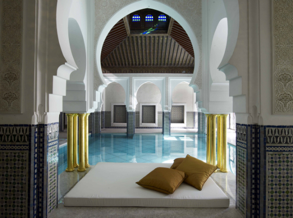 indoor-pool-daybed