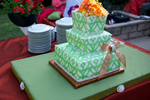 cake-design-was-inspired-by-the-chairs