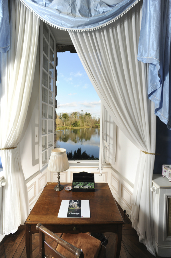 chateau_de_canisy-bedroom-ii-view