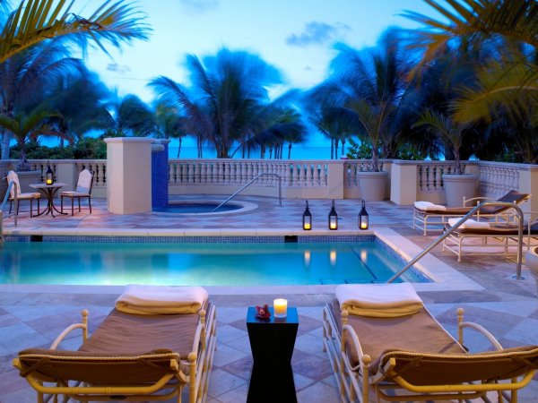 acqualina-spa-by-espa-private-pool-deck