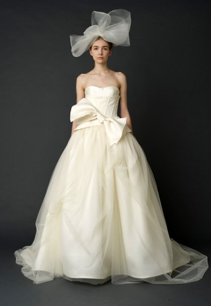 verawang_spring2012_bridalmarket012