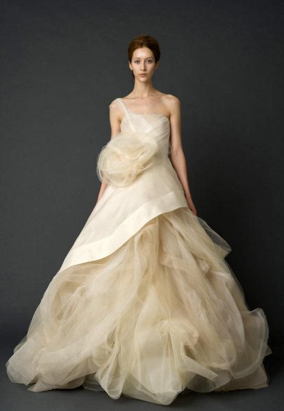 verawang_spring2012_bridalmarket028