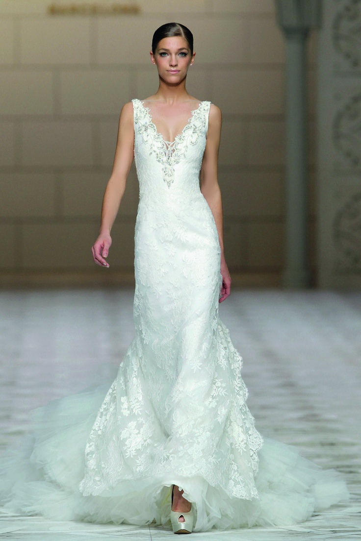 Camai style. 2015 Pronovias Fashion Show. www.pronovias.com Copyright: Ugo Camera