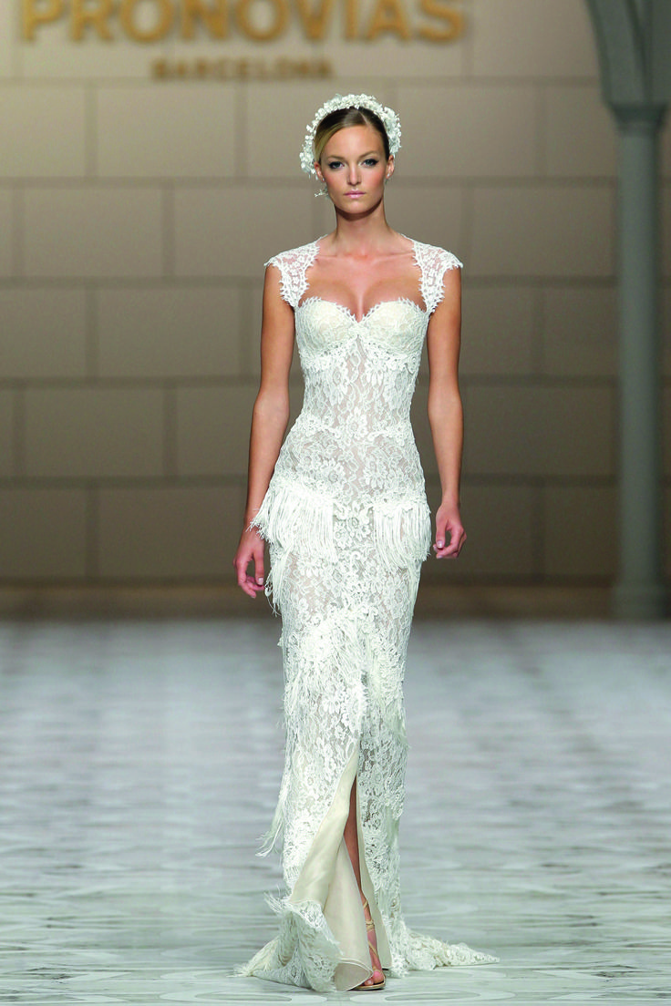 Carendina style. 2015 Pronovias Fashion Show. www.pronovias.com
