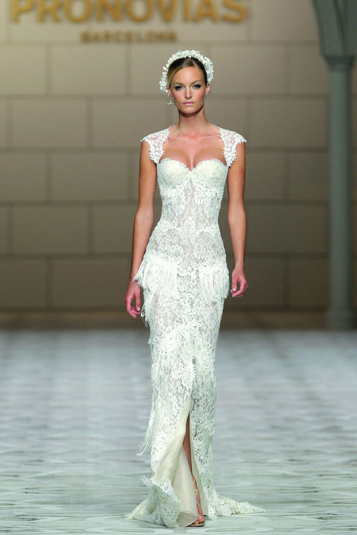 Carendina style. 2015 Pronovias Fashion Show.  www.pronovias.com