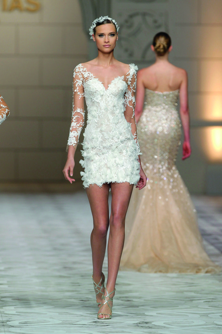 Capricornio style. 2015 Pronovias Fashion Show. www.pronovias.com