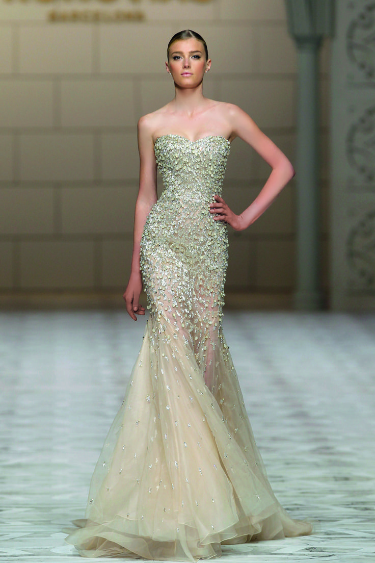 Clody style. 2015 Pronovias Fashion Show.  www.pronovias.com