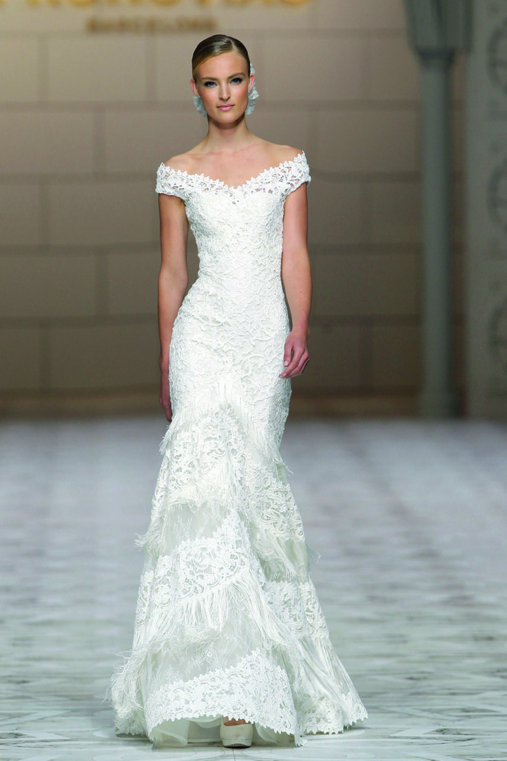 Kaira style. 2015 Pronovias Fashion Show. www.pronovias.com Copyright: Ugo Camera