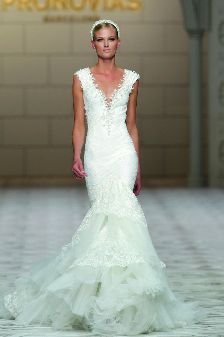 Cameron style. 2015 Pronovias Fashion Show. www.pronovias.com Copyright: Ugo Camera