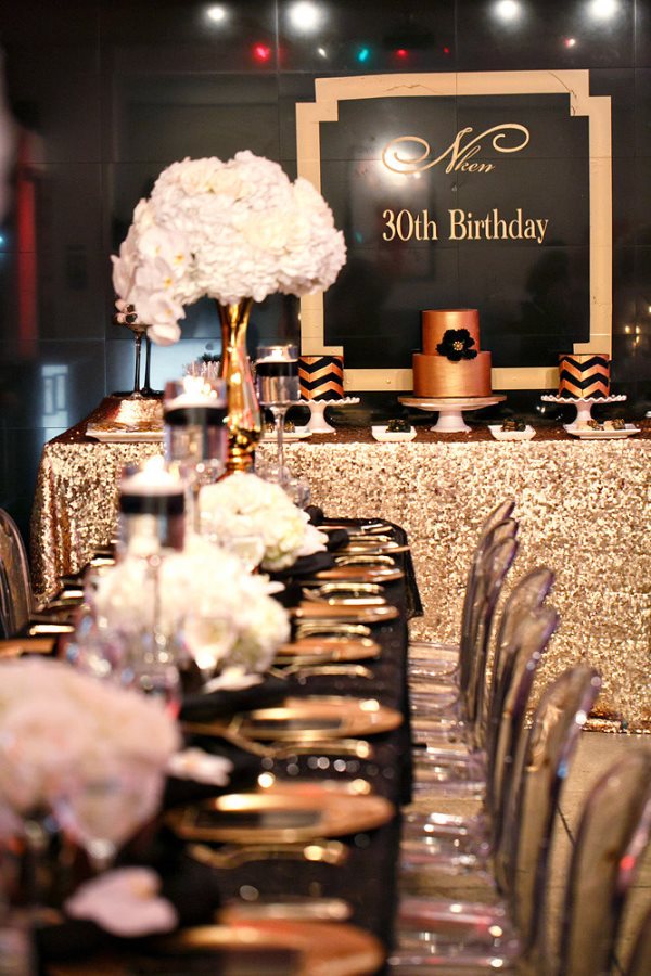 celebrations_30th_Birthday_Black_Gold_ Decor062