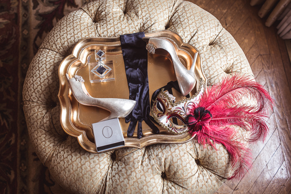 new-years-eve-masquerade-marsala-wedding-ideas-munaluchi-judaavenue-003