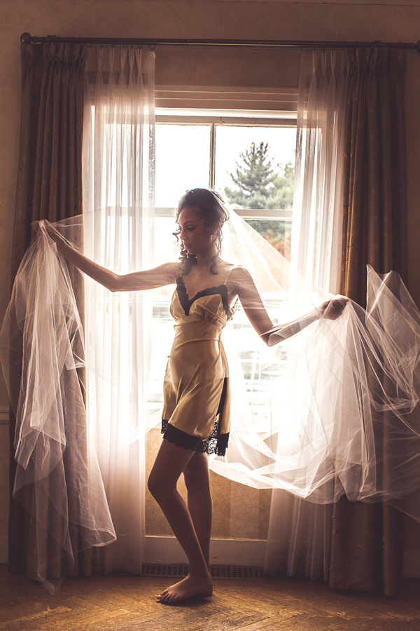 new-years-eve-masquerade-marsala-wedding-ideas-munaluchi-judaavenue-019