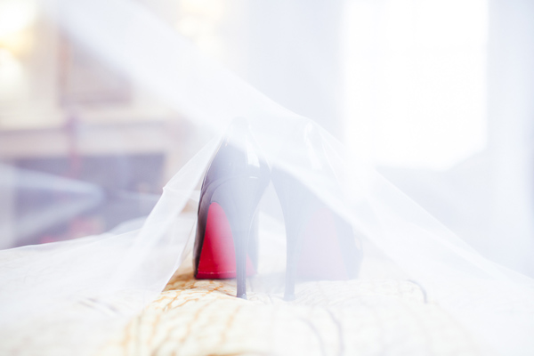 new-years-eve-masquerade-marsala-wedding-ideas-munaluchi-judaavenue-041