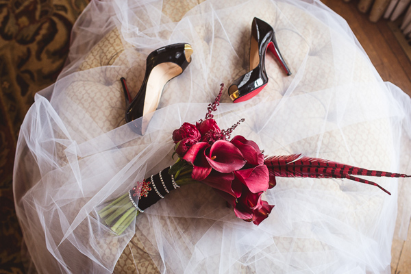 new-years-eve-masquerade-marsala-wedding-ideas-munaluchi-judaavenue-043