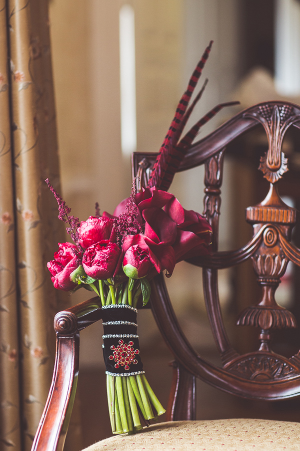 new-years-eve-masquerade-marsala-wedding-ideas-munaluchi-judaavenue-047
