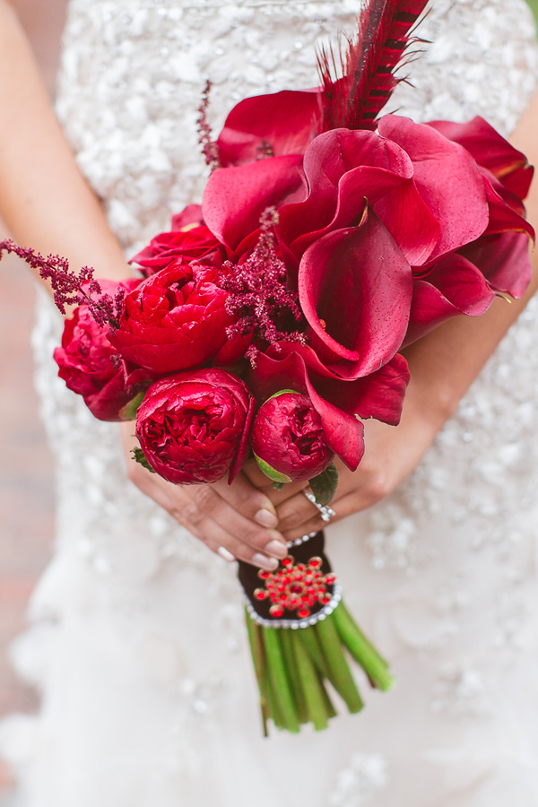 new-years-eve-masquerade-marsala-wedding-ideas-munaluchi-judaavenue-081
