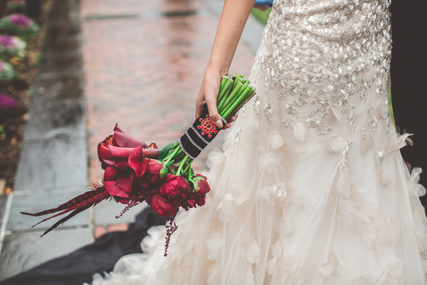 new-years-eve-masquerade-marsala-wedding-ideas-munaluchi-judaavenue-087
