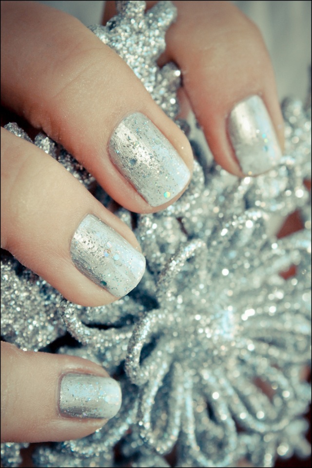 manhattan-jesaispas-e-1-2 metallic nail designs
