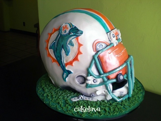 miami_dolphins_grooms_helmet_cake