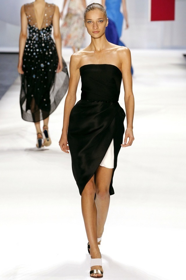 monique_lhuillier_strapless_black_gown