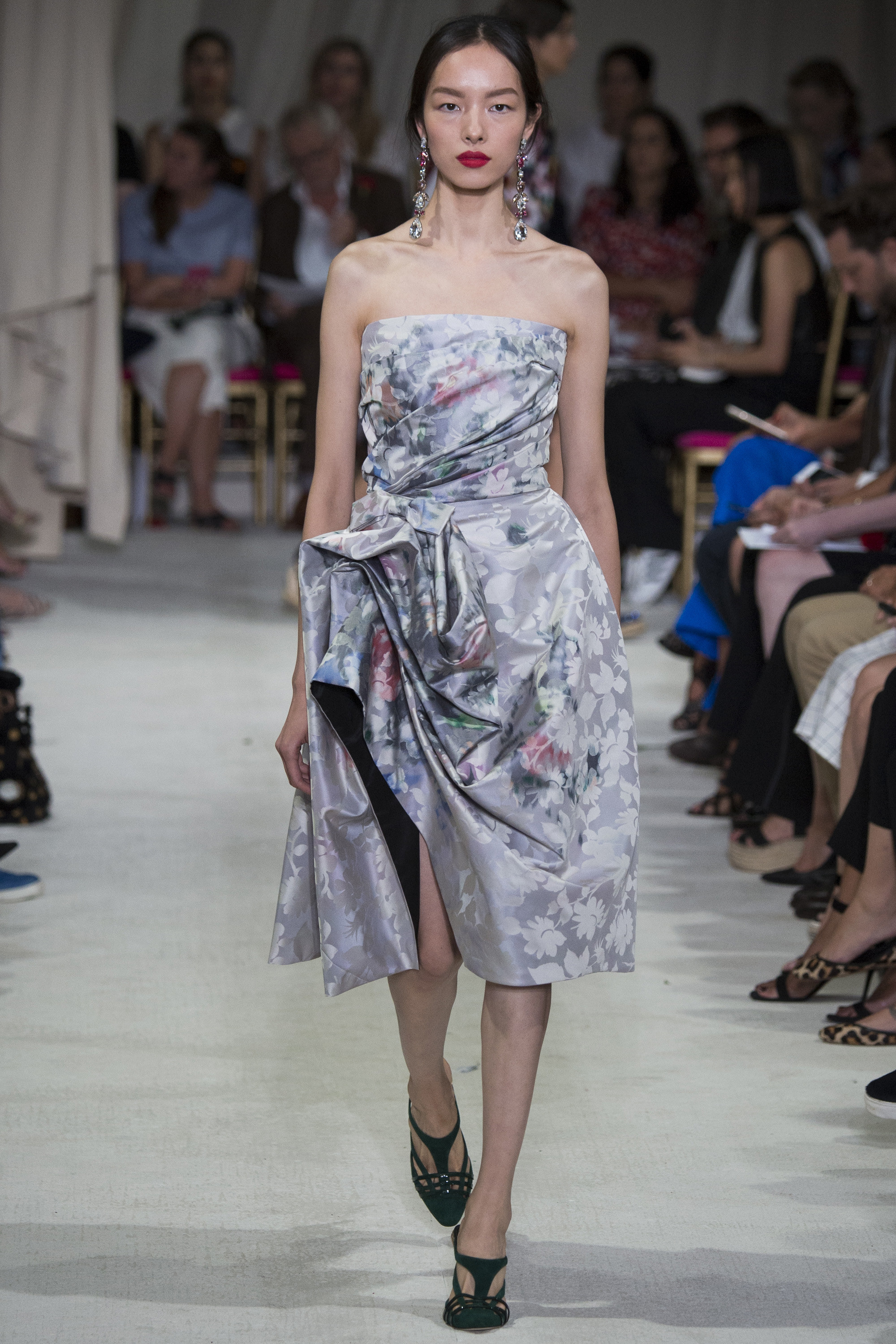 oscar_de_la_renta_strapless_gathered_dress