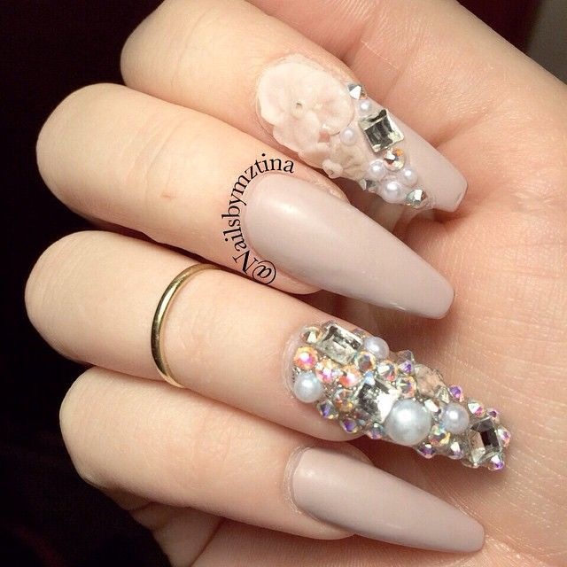 nude_nails_with_pearls nude nail designs