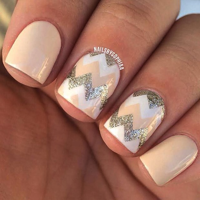 nude_short_nails_stayglam