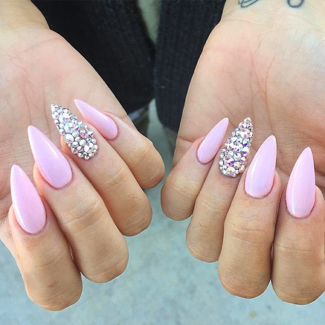 pastel_pink_stiletto_nails