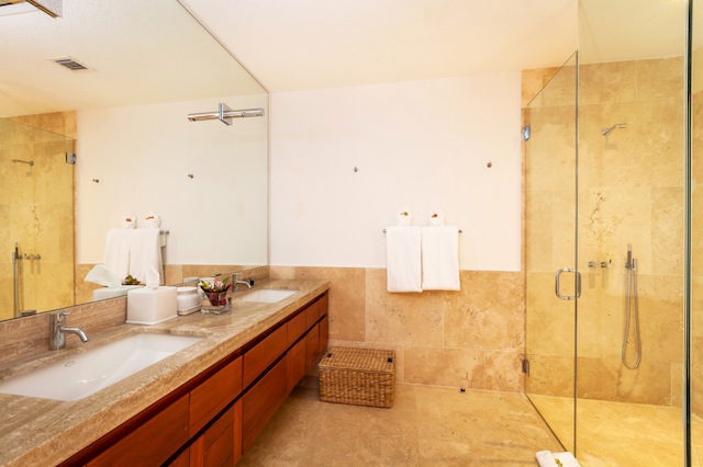 Beaches-Edge-Anguilla-Villas-E-Queen-Bath