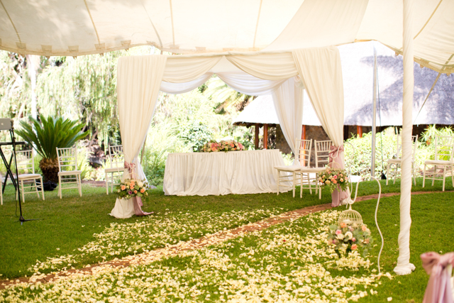 Gertrude-Tapiwa-Alana-Meyer-Photography-Zimbabwe-Wedding-Garden-Floral111