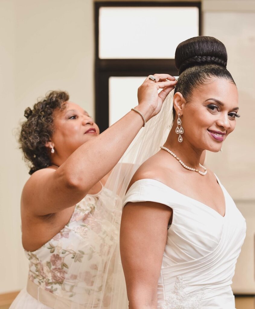 Shawanda and Shawn's Contemporary Glam Wedding in Baton Rouge -Munaluchi Bride Shawanda and Shawn's Contemporary Glam Wedding in Baton Rouge -Munaluchi Bride