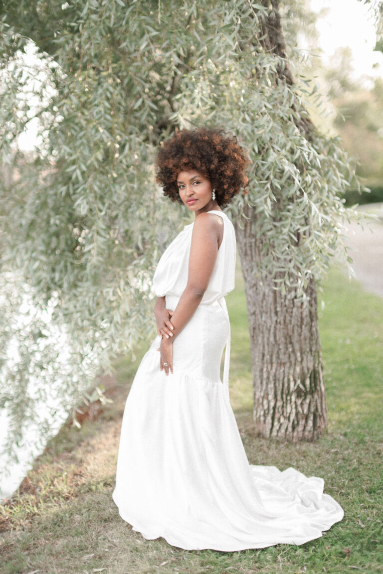 Styled-Shoot-Wedding-Inspiration-Finland-Castle-Outdoor-Natural-Light-Red-Pink-Natural-Hair-Susanna-Nordvall-20190827_614-768x1152.jpg