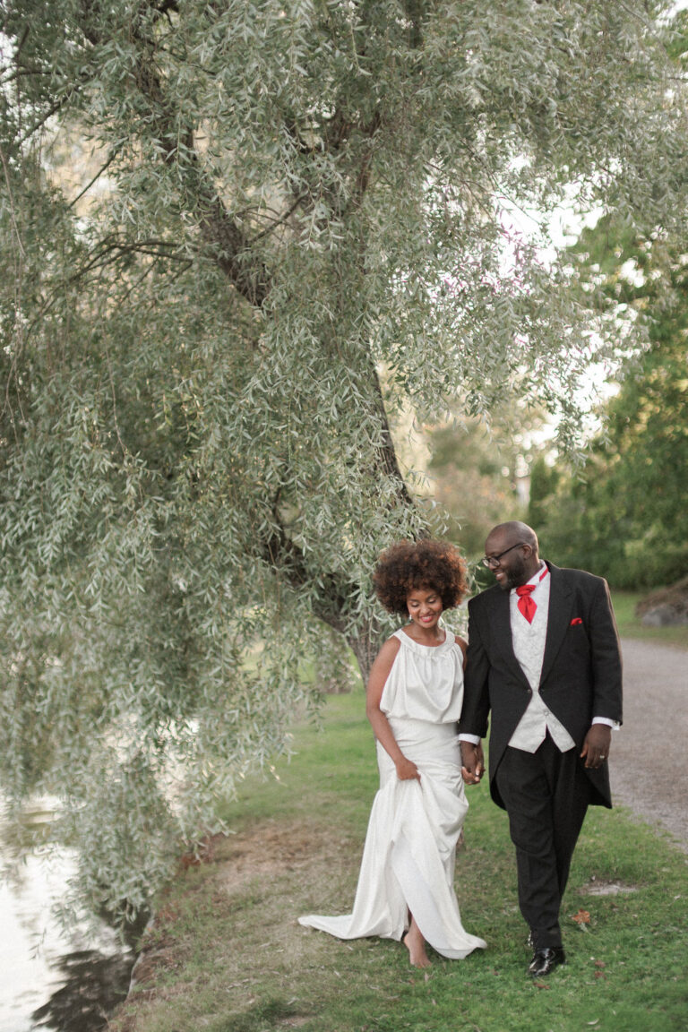 Styled-Shoot-Wedding-Inspiration-Finland-Castle-Outdoor-Natural-Light-Red-Pink-Natural-Hair-Susanna-Nordvall-20190827_619-768x1152.jpg