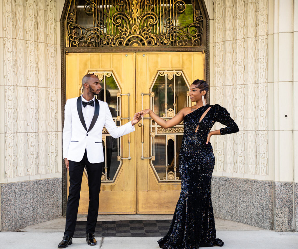 Stylish Downtown Engagement Session in Indianapolis - Munaluchi Bride, image size:1024x854