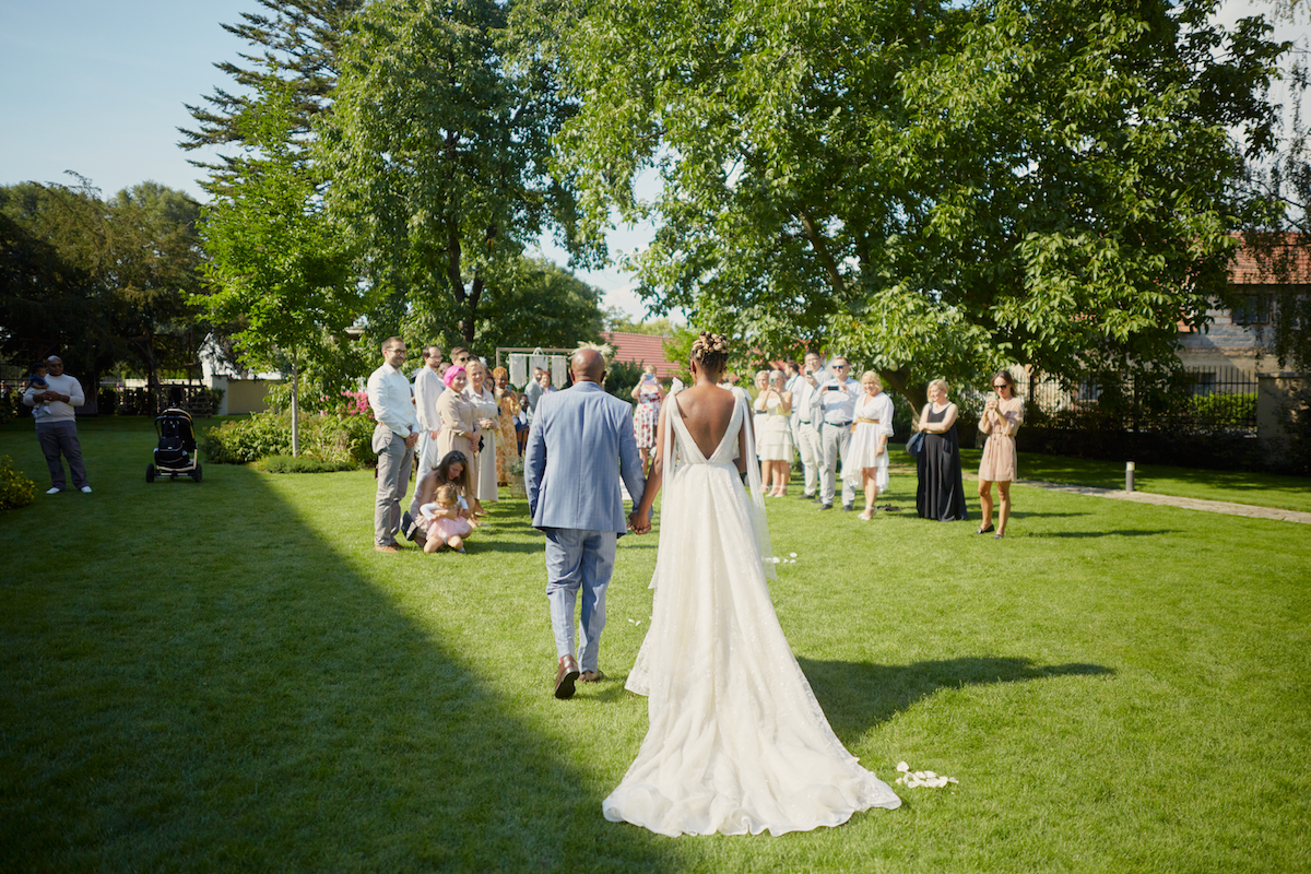 Wanderlust couple, Rumbi and Tom, are back to share all the details from their second white wedding in the Czech Republic! 