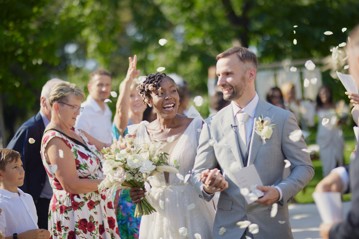 Wanderlust couple, Rumbi and Tom, are back to share all the details from their second white wedding in the Czech Republic! 