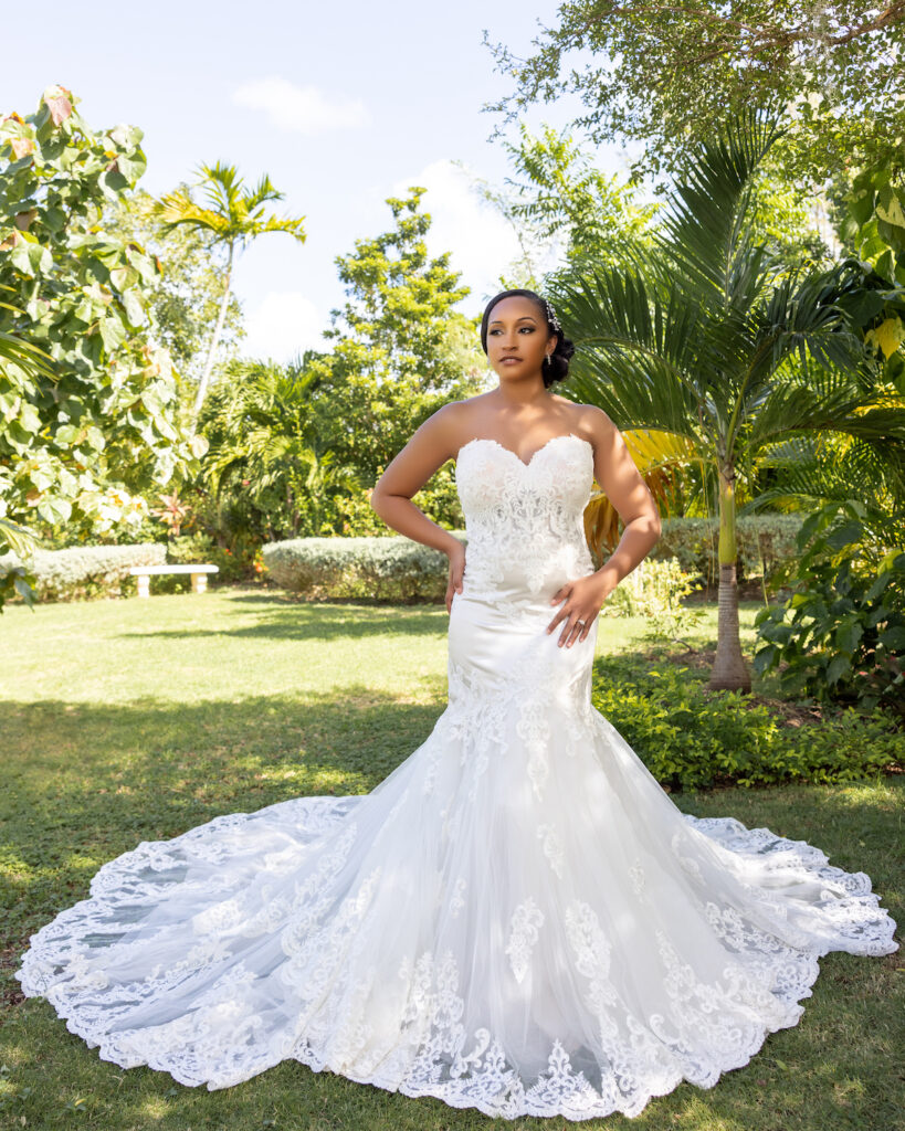 On Thursday, December 8th, a group of Muna Coterie creatives collabed in an exclusive styled shoot at Borghinvilla in Discovery Bay, Jamaica