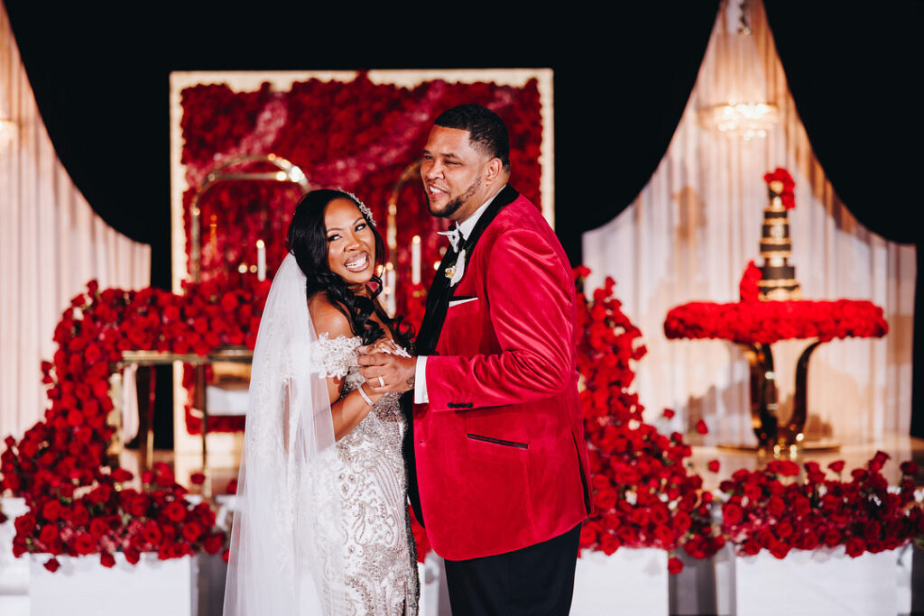 Dayana & Daniel's royal red wedding boasts luscious red florals, adorable flower girls, a dash of Panamá culture, and a decadent black and gold cake.