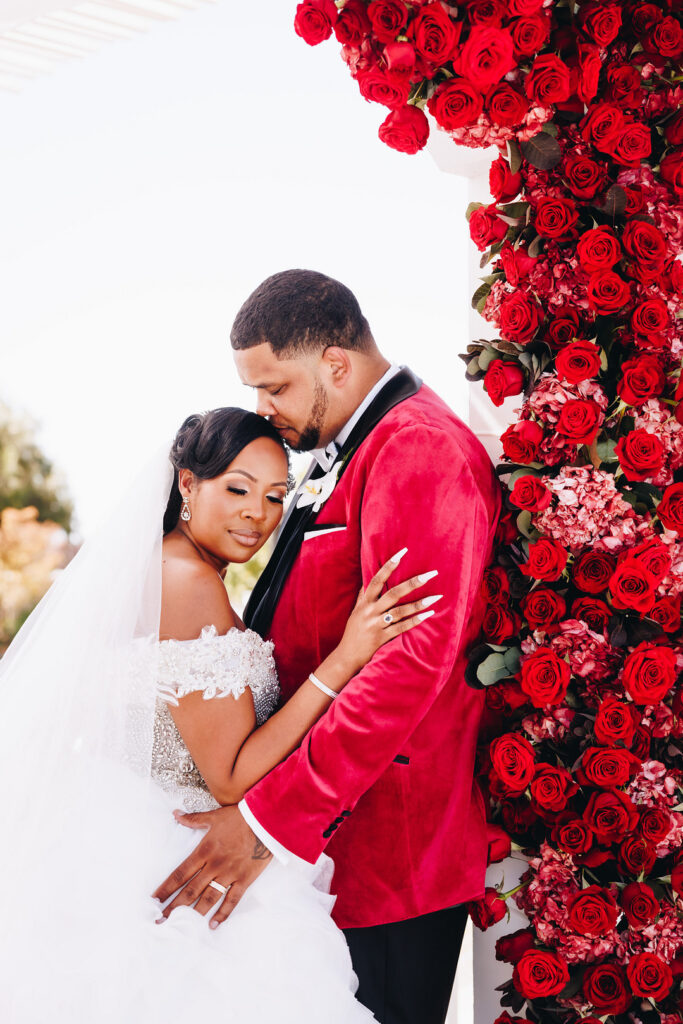 Dayana & Daniel's royal red wedding boasts luscious red florals, adorable flower girls, a dash of Panamá culture, and a decadent black and gold cake.