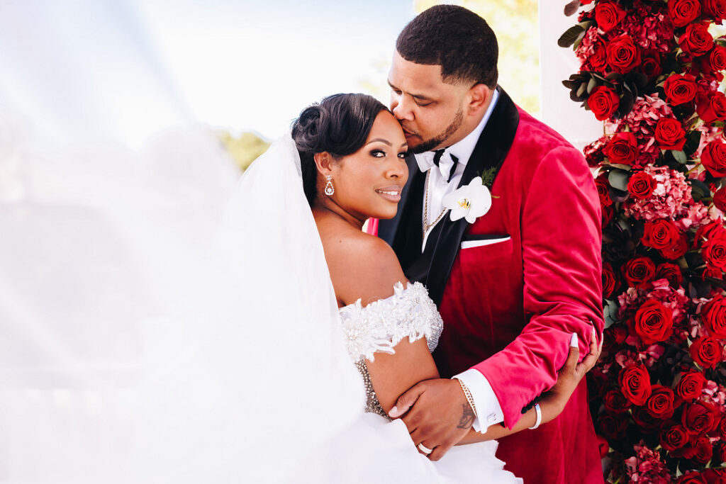 Dayana & Daniel's royal red wedding boasts luscious red florals, adorable flower girls, a dash of Panamá culture, and a decadent black and gold cake.