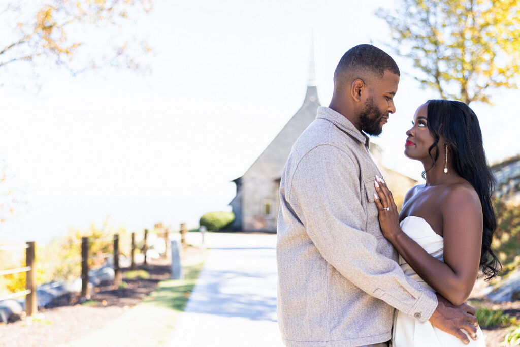 Featured in Issue 28, these serene chapel engagement photos in Landrum, South Carolina, were effortlessly captured by MunaCoterie member Smithalee Photography. 