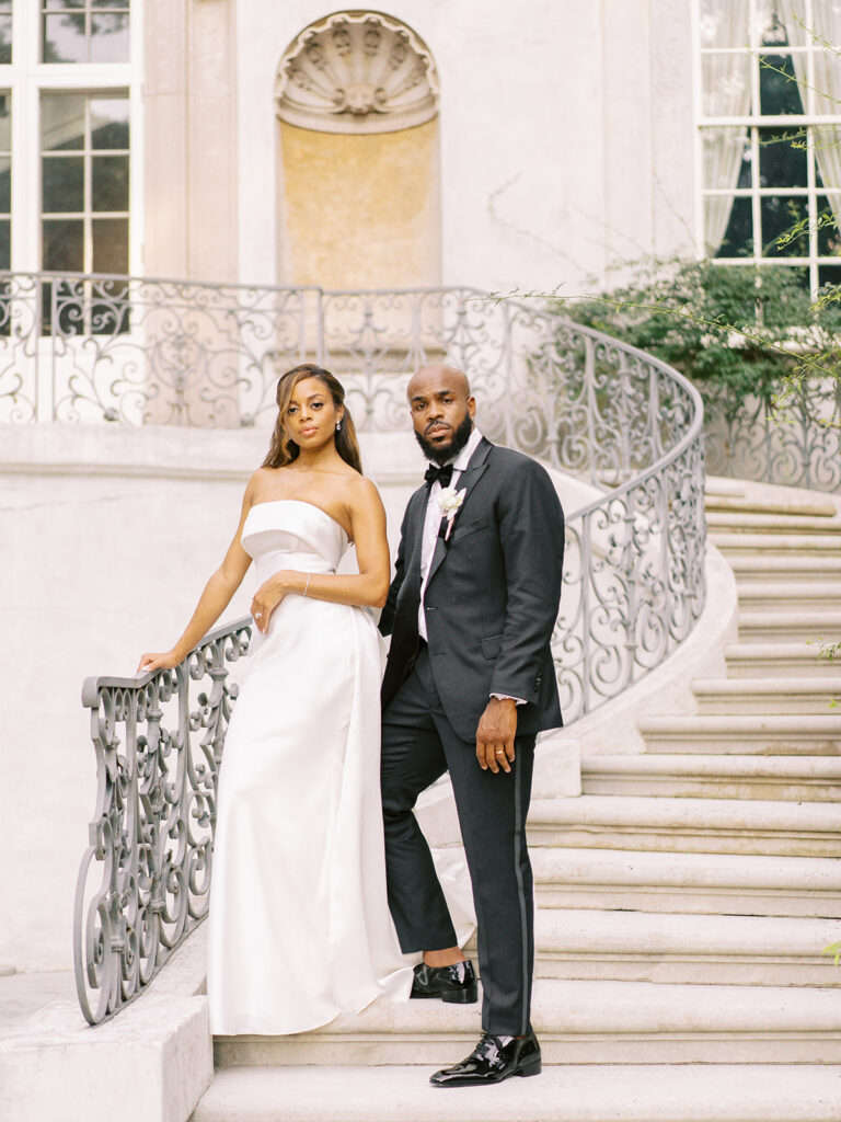 Featured in MunaLuchi Bride Magazine, Issue 28, red and pink florals bloom in this timeless wedding at the Atlanta History Center.