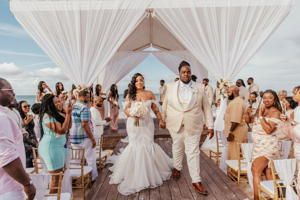 Featured in MunaLuchi Bride Magazine Issue 28, this stunning destination wedding in Montego Bay, Jamaica, is everything island vibes mixed with tropical glam details. 