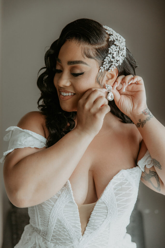 Featured in MunaLuchi Bride Magazine Issue 28, this stunning destination wedding in Montego Bay, Jamaica, is everything island vibes mixed with tropical glam details. 