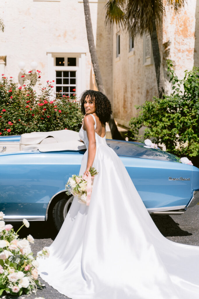Featured in MunaLuchi Bride Magazine, Issue 28, this sultry & sweet-styled shoot is the perfect wedding inspiration just in time for spring!