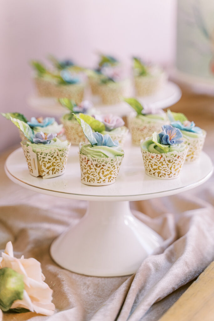 Featured in MunaLuchi Bride Magazine, Issue 28, this sultry & sweet-styled shoot is the perfect wedding inspiration just in time for spring!