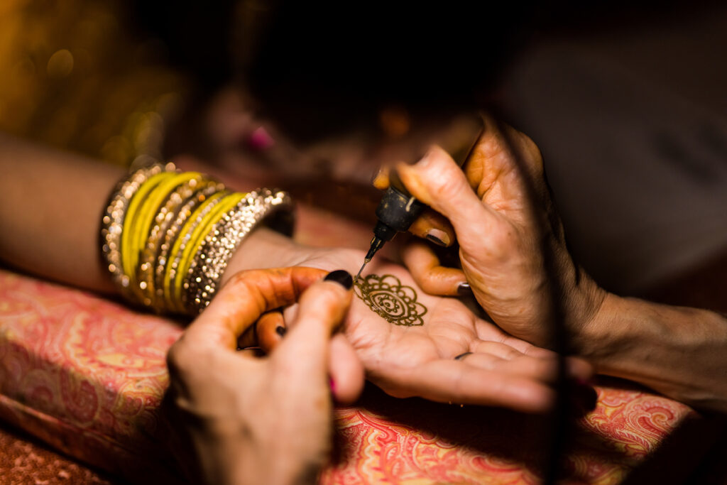 Indian nuptials features fuchsia florals, a sangeet pre-wedding party, and a stunning Hindu wedding ceremony at the New Orleans Museum of Art.