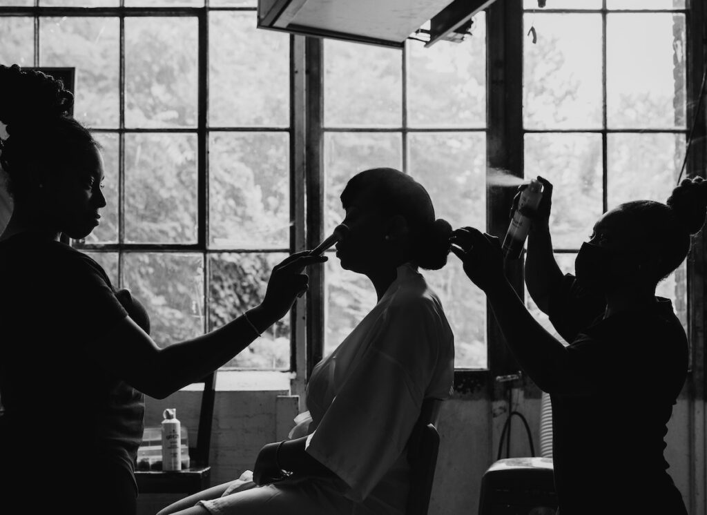 We are going behind the brand with the multi-faceted Makeup Artist, Hair Stylist, and Owner of THE KEY LOOK, Keziah Jones, to chat about everything from starting her business, bridal glam inspiration, and more!