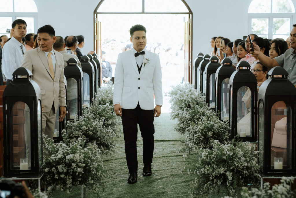 Jessica Mae and Joshua Rae culminated their love in a modern and elegant garden wedding in Fort Ilocandia in the Philippines.