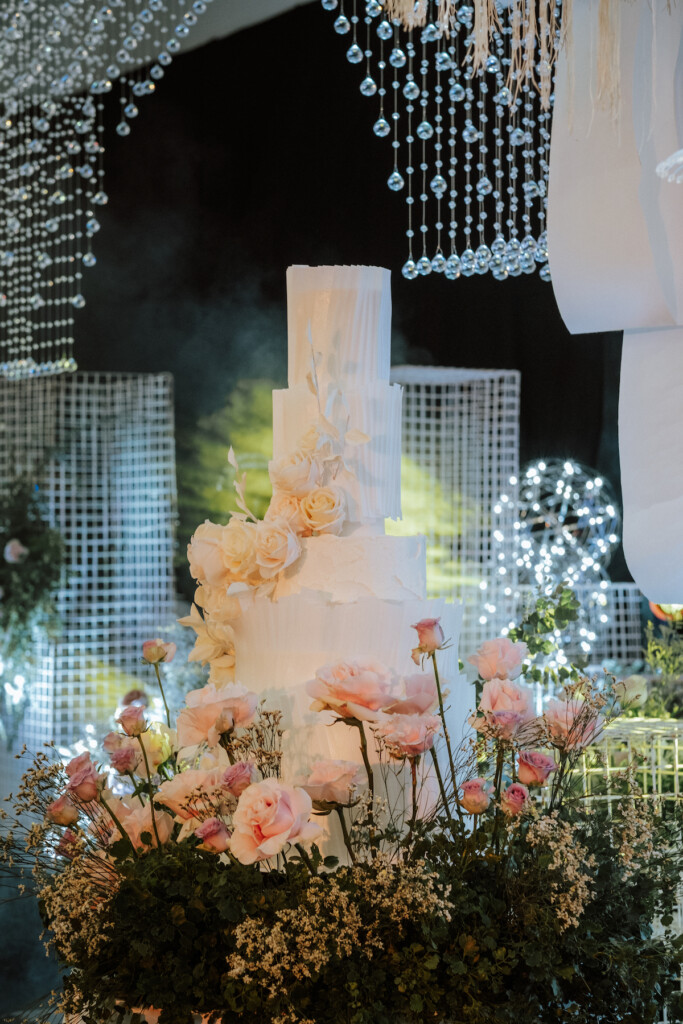 Jessica Mae and Joshua Rae culminated their love in a modern and elegant garden wedding in Fort Ilocandia in the Philippines.
